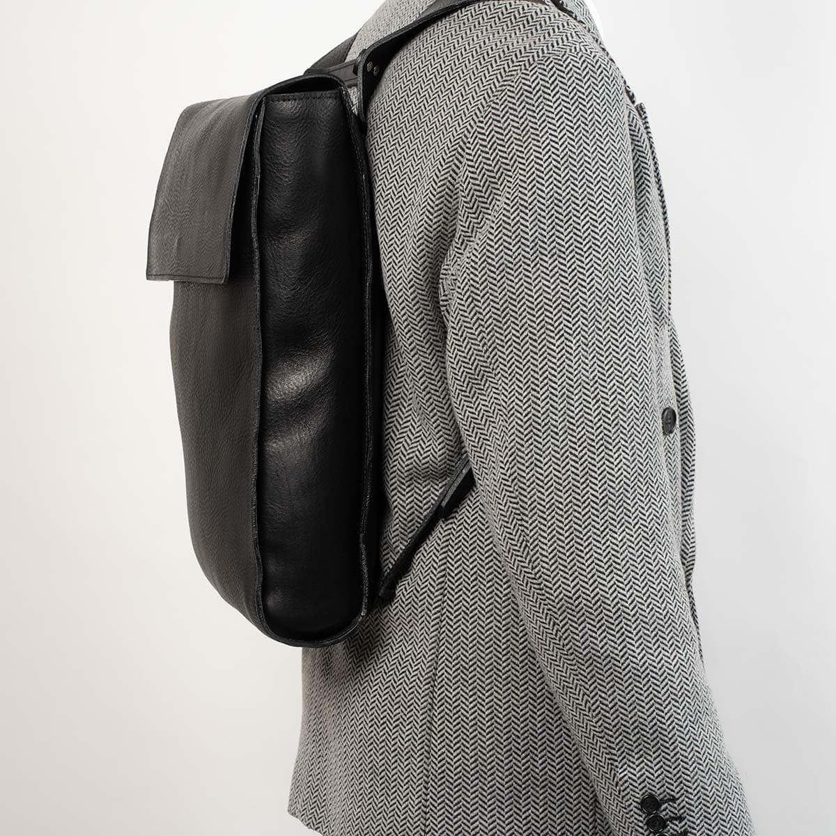 Leather laptop backpack - The Minimalist-8